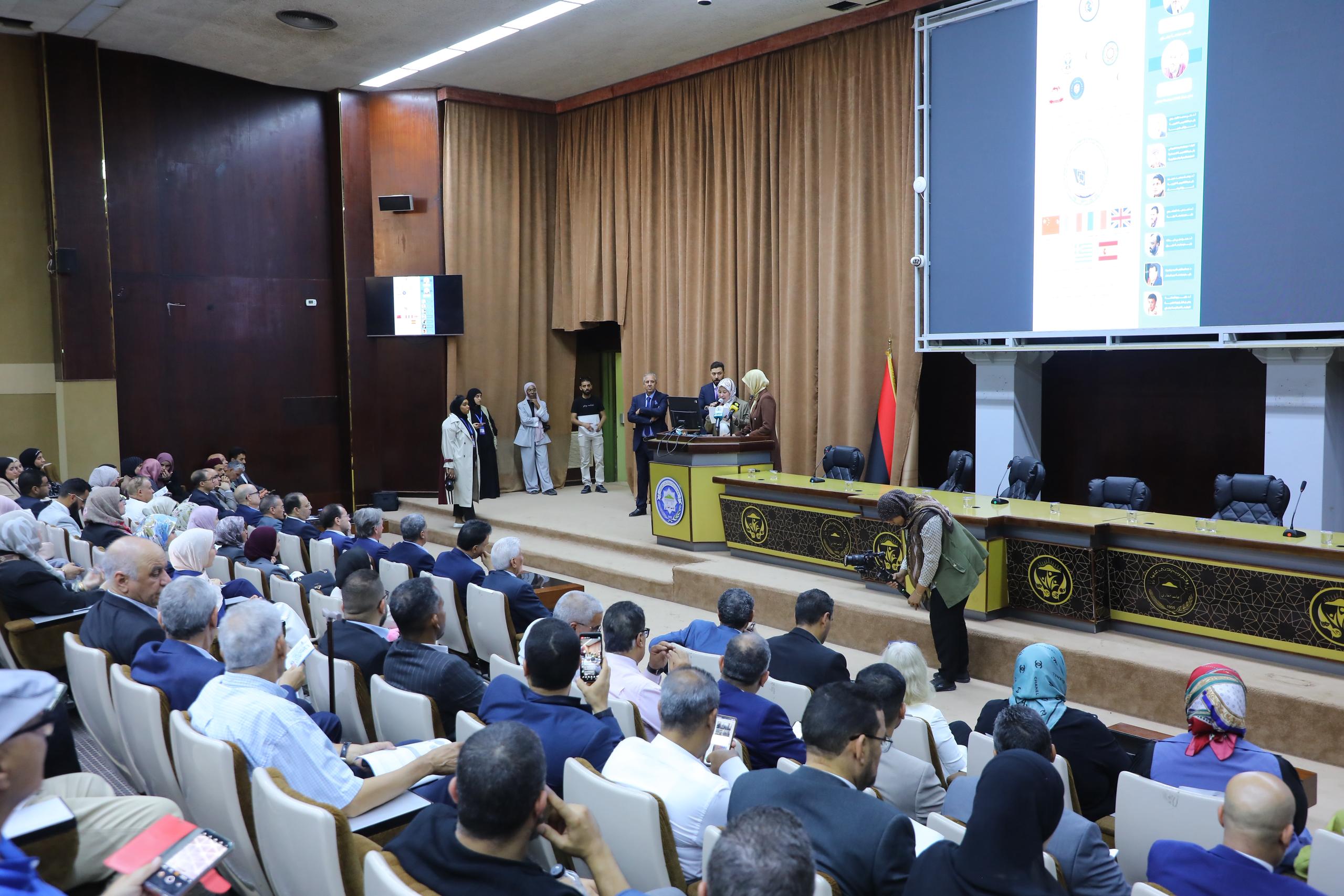 انطلاق المؤتمر العالمي للغات الحية والترجمة بجامعة بنغازي