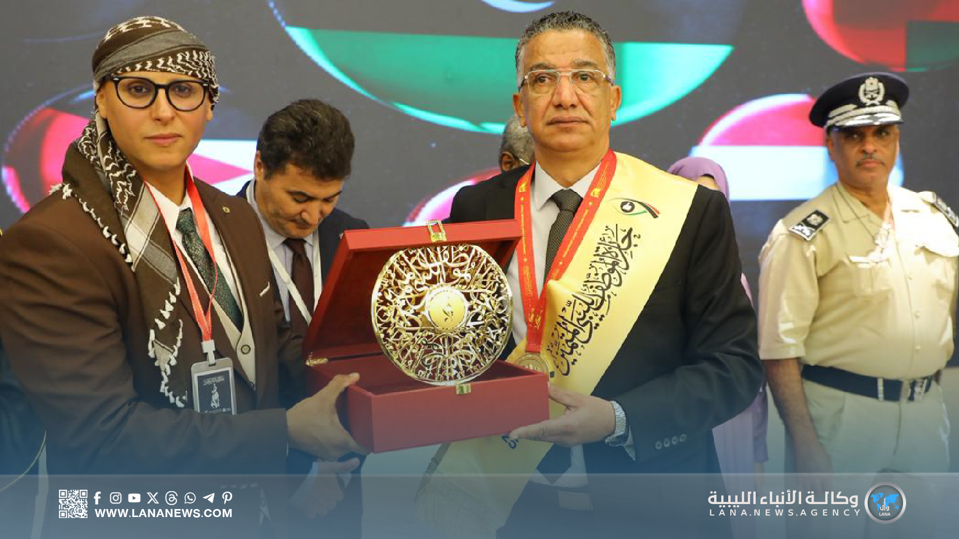 جائزة الموظف الليبي المتميز تكرم روادها في نسختها الثامنة عشرة ببنغازي