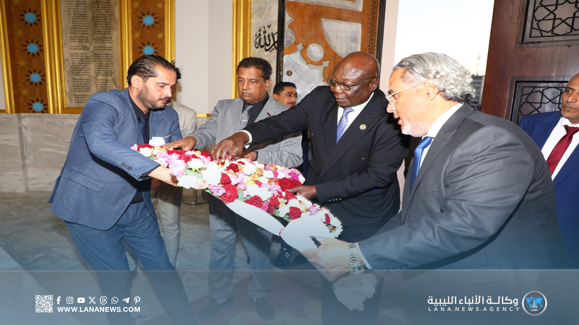 رئيس وزراء إفريقيا الوسطى الأسبق يزور ضريح شيخ الشهداء عمر المختار