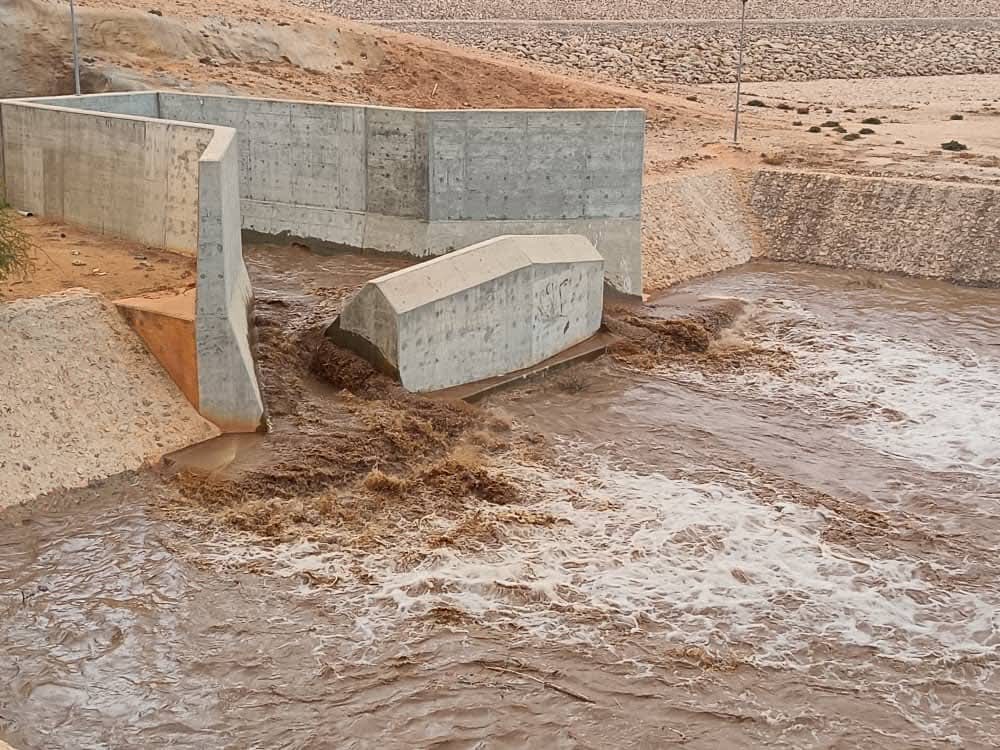 إدارة السدود تبدأ صيانة بوابات سد القطارة استعدادًا لموسم الأمطار