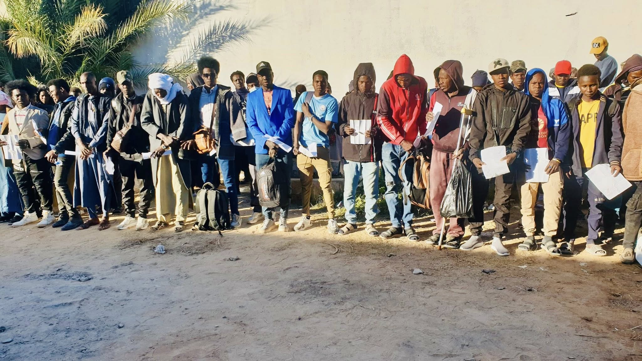 ترحيل 148 مهاجراً تشادياً لبلدهم عبر مطار مصراتة الدولي