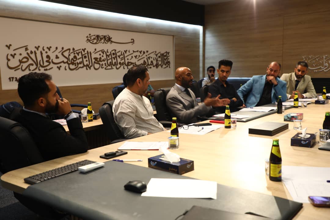 طاولة مستديرة في بنغازي حول 