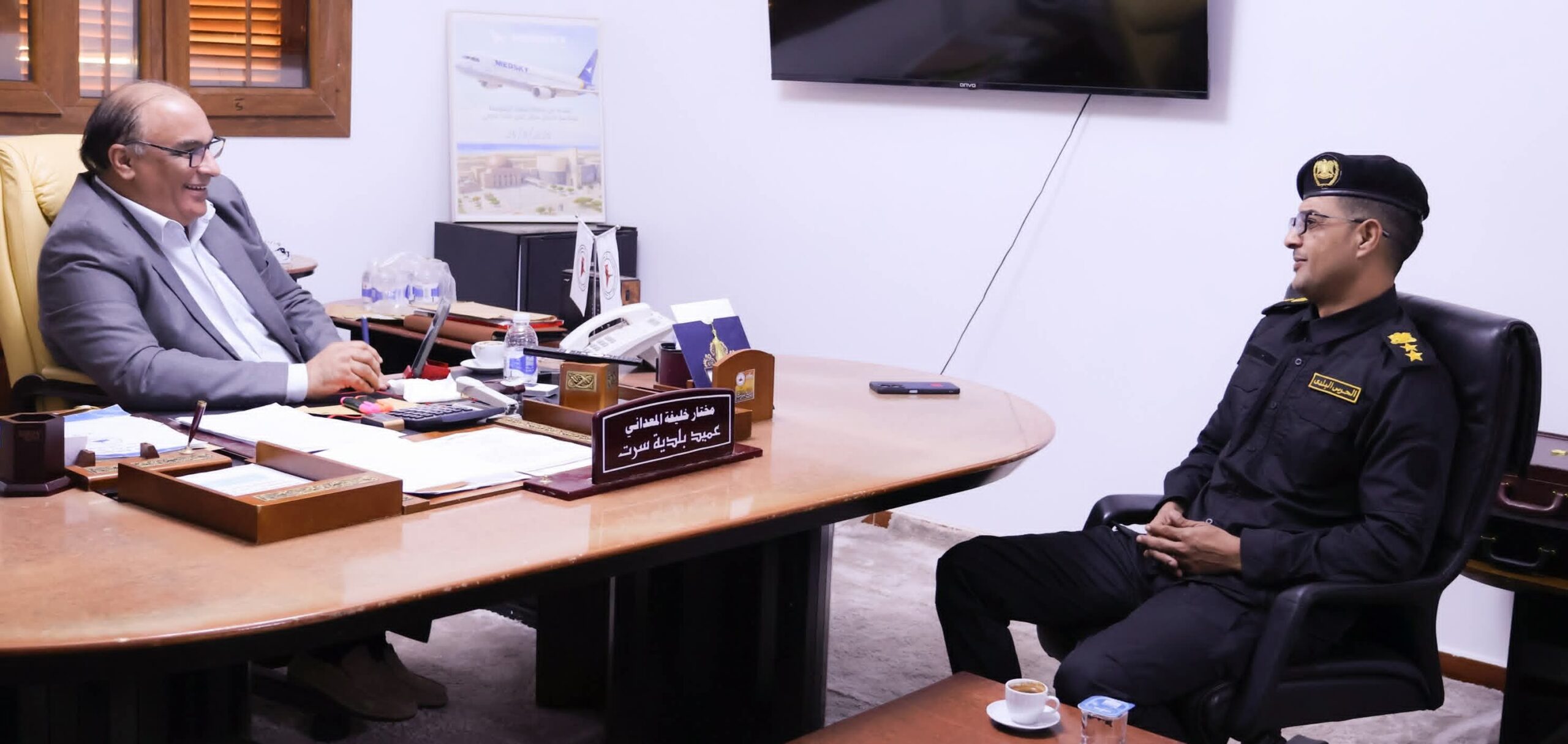 عميد بلدية سرت يتابع نتائج دوريات الحرس البلدي على الأنشطة التجارية