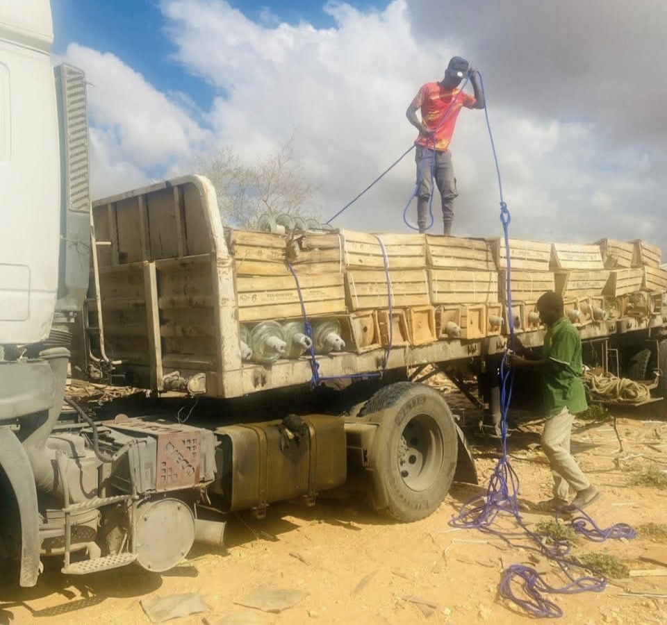 صرف عوازل كهربائية لاستكمال ربط محطة سبها الشمالية