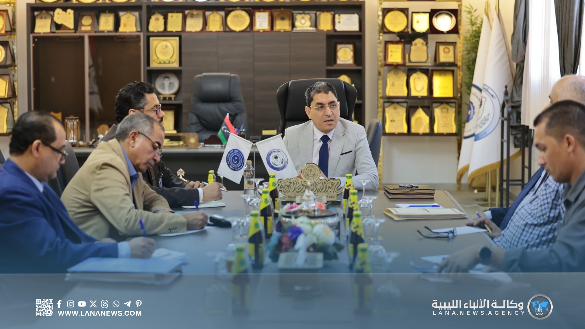 وزير العمل والتأهيل يُتابع تنفيذ بنود التدريب والتأهيل مع مؤسسة رؤيا