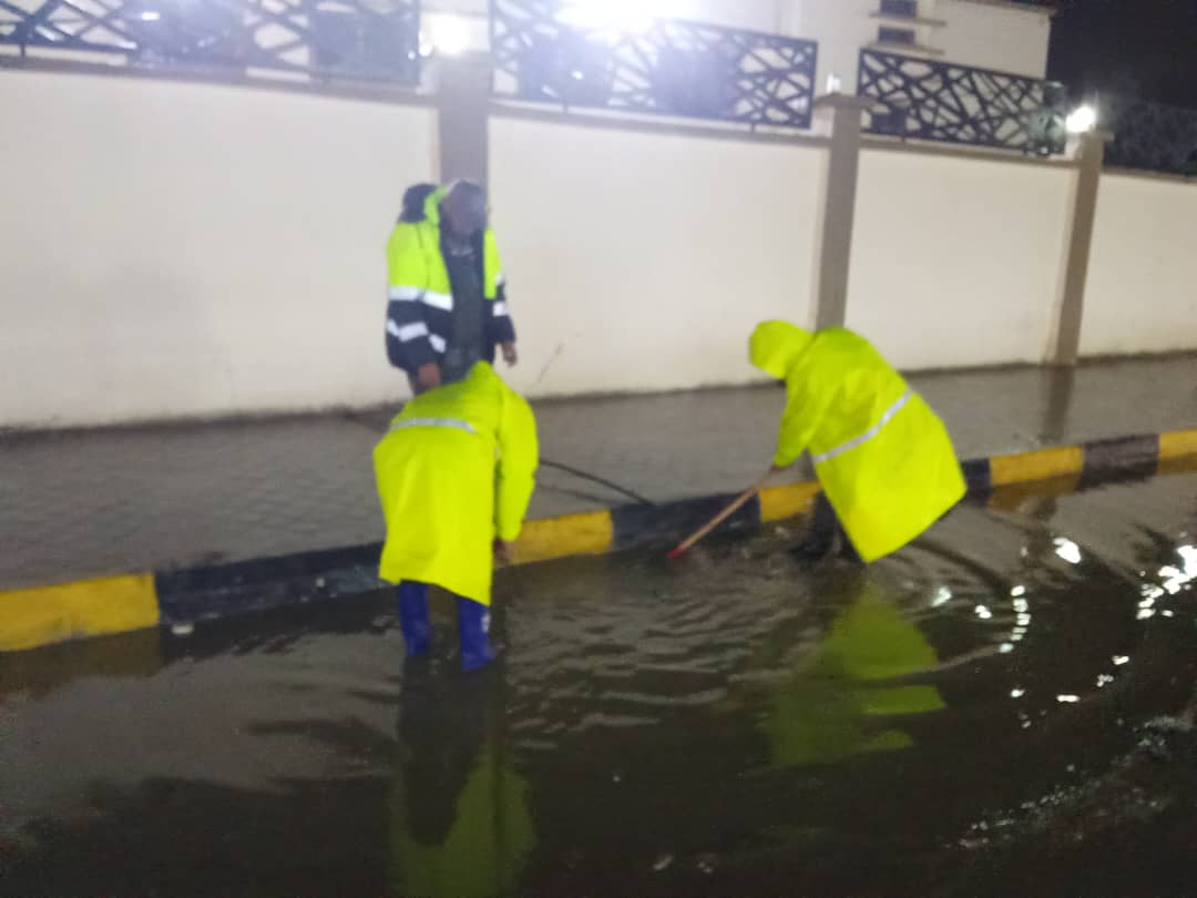 مع تحدي الأمطار الغزيرة – البيضاء تعاني انقطاع للكهرباء ونقص الوقود