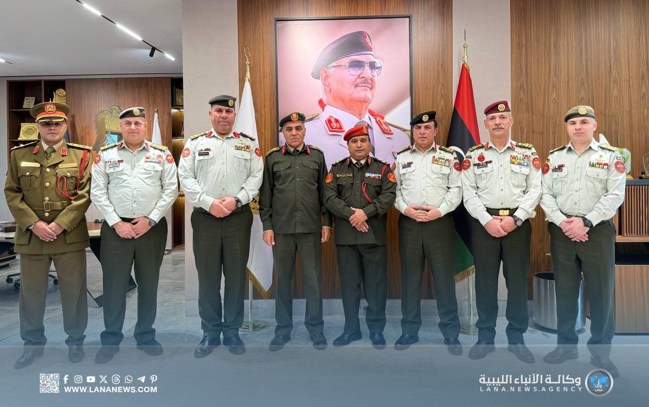 وفد عسكري أردني يصل لمقر القيادة العامة للقوات المسلحة ببنغازي