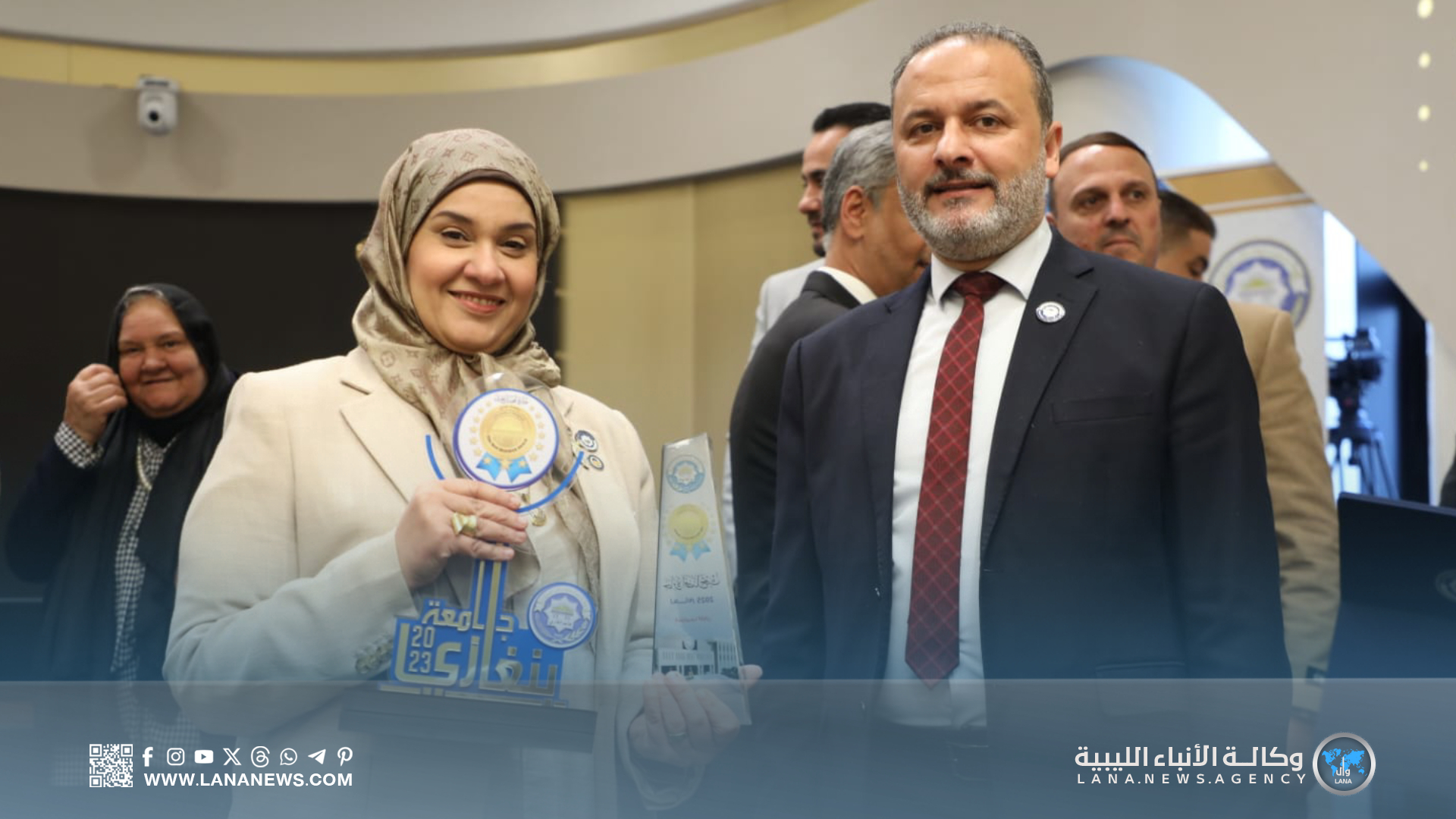 جامعة بنغازي تكرم باحثة فازت بجائزة أفضل بحث في العلوم الإنسانية