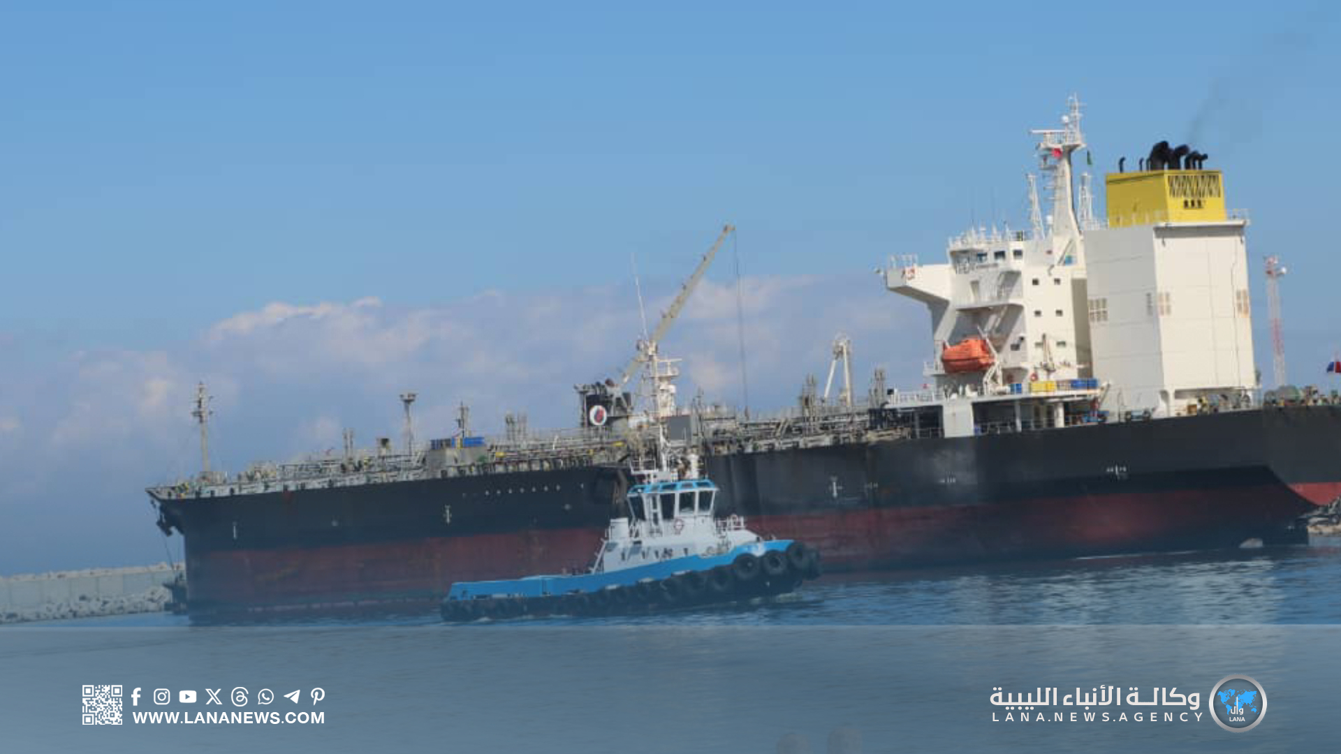 مناورة بحرية لإدخال ناقلة وقود إلى ميناء بنغازي 