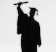 خريجون بلا وظائف وسوق يفتقد المهارات .. أزمة التعليم الجامعي في ليبيا