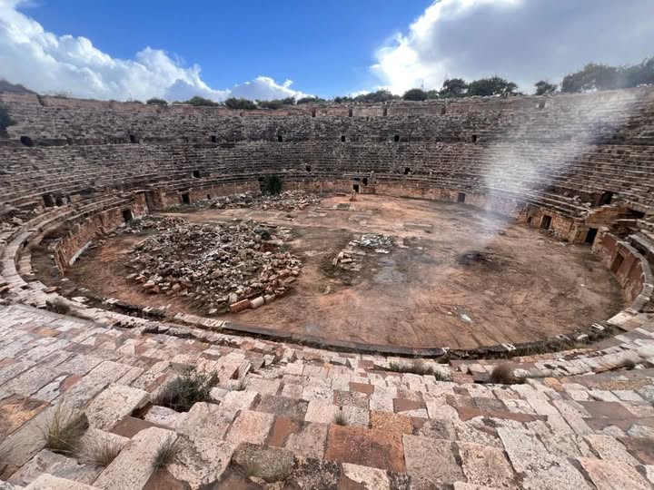 بعد توقف 1800 عام… تنظيم أول بطولة لفنون القتال بحلبة كولوسيوم لبدة