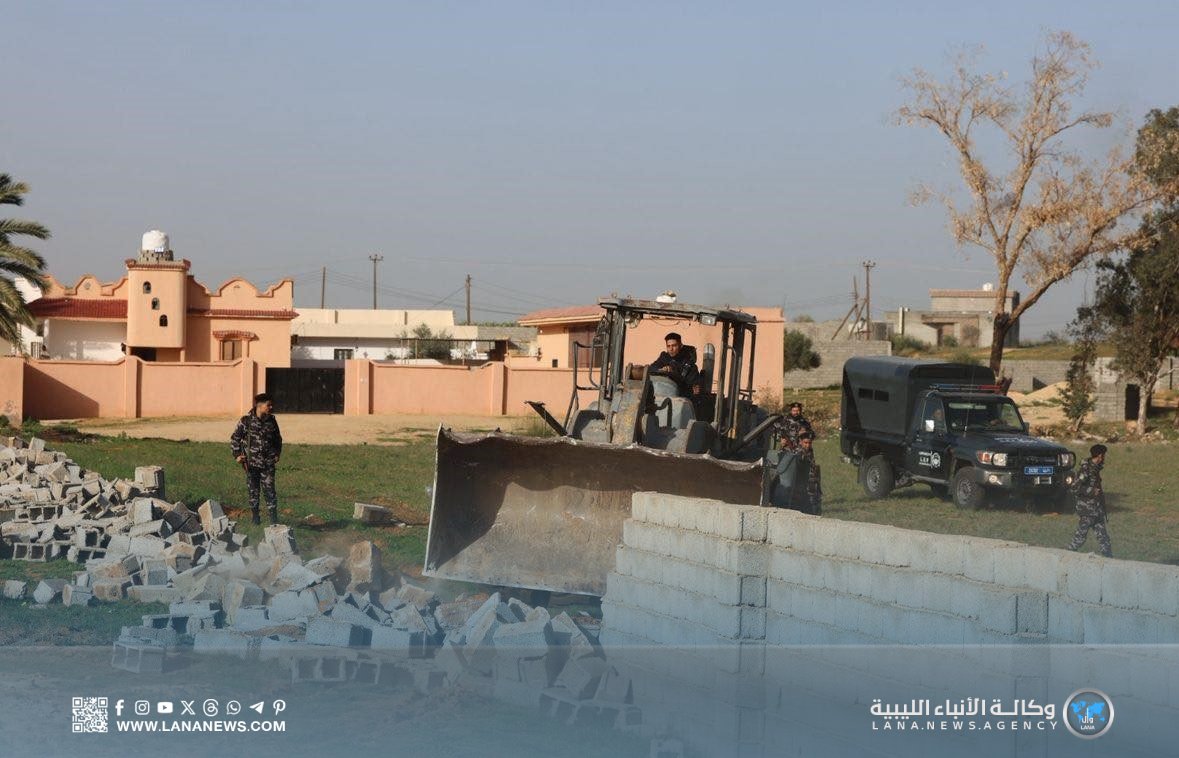 إدارة إنفاذ القانون تشرع في إزالة التعديات على مشروع قصر الاخيار الزراعي