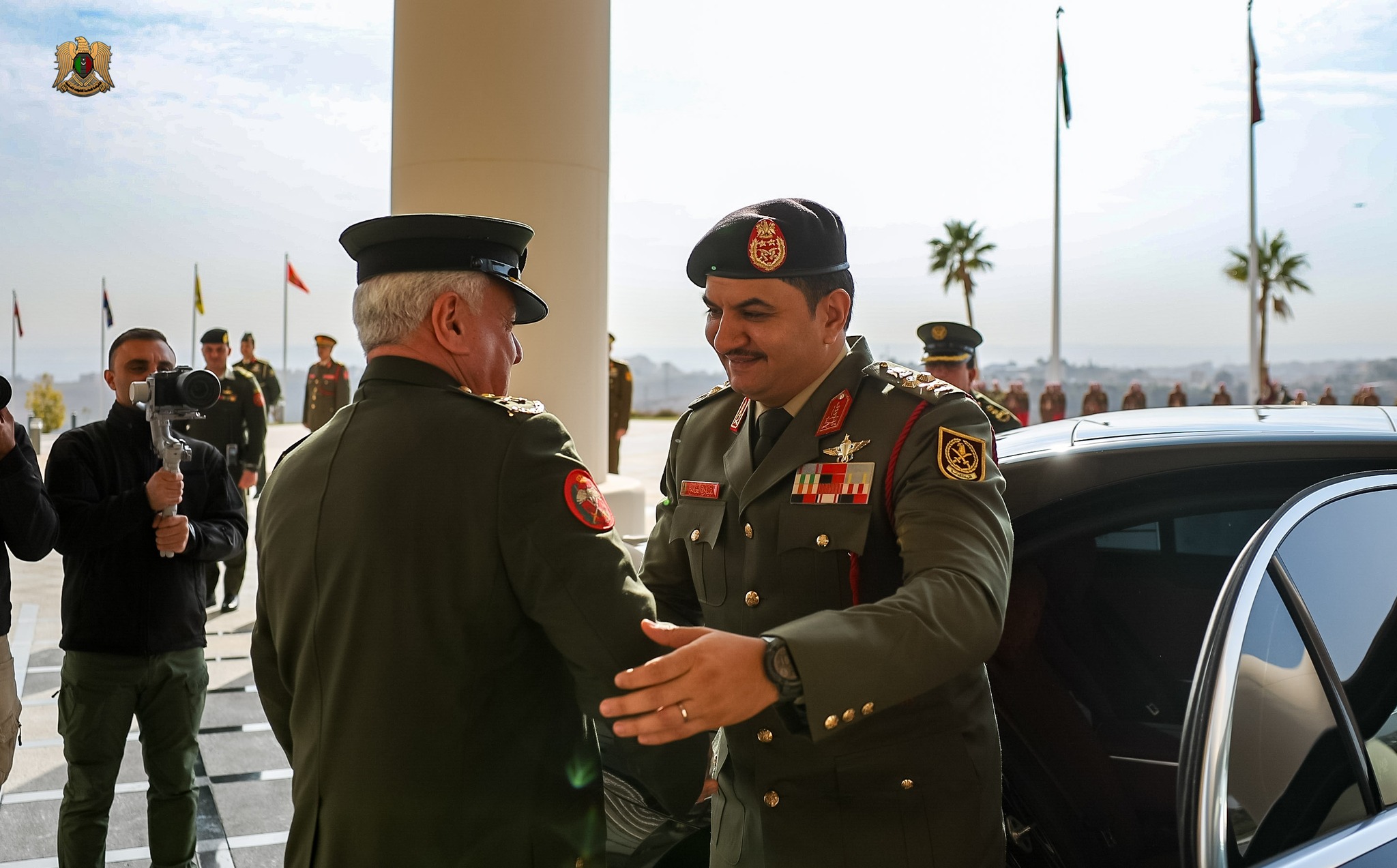 نائب القائد العام يزور الأردن ويجري مباحثات مع رئيس هيئة الأركان الأردنية