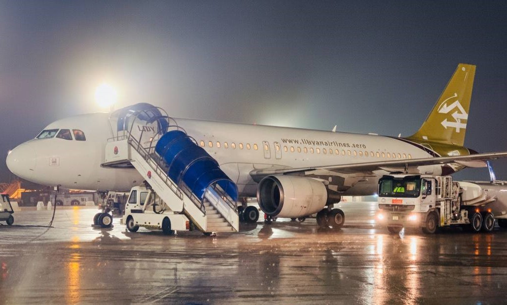 الخطوط الليبية تعيد إحدى طائراتها للخدمة بعد صيانتها بأيدي محلية