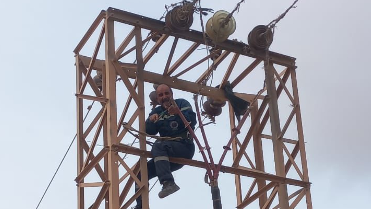 وزارة الكهرباء: فرق الطوارئ تواصل العمل لإعادة التيار بعد العاصفة الترابية