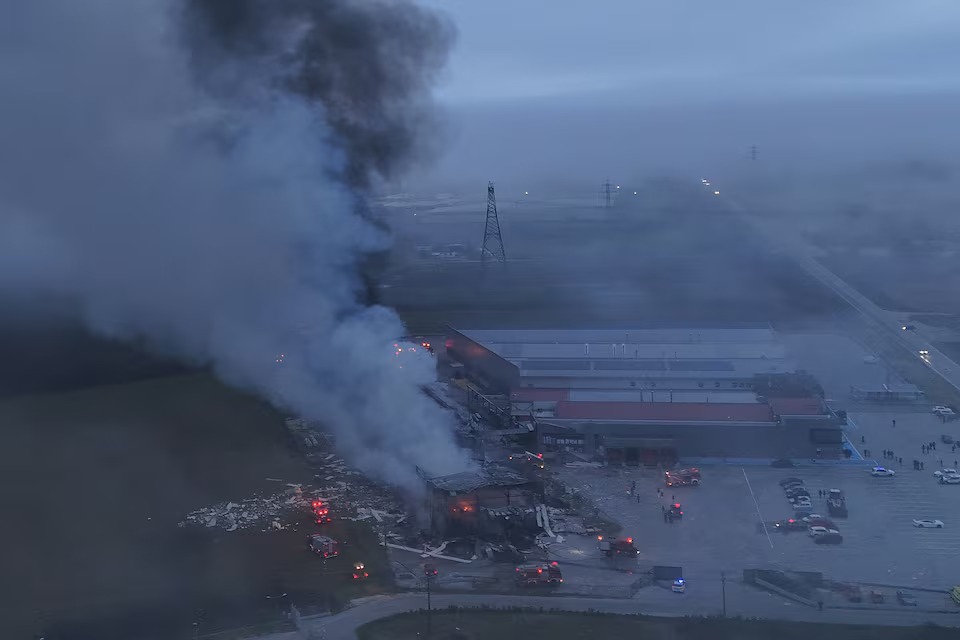 حريق في مصنع أغذية في اليونان يسفر عن ثلاث وفيات