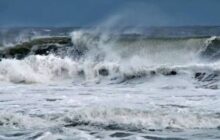 الأرصاد تحذر من رياح نشطة وارتفاع الموج على سواحل البلاد
