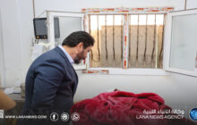 وكيل وزارة الصحة يزور جريح القوات المسلحة في مركز سبها الطبي