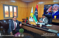 عميد بلدية أوباري يلتقي نقيب الخبازين لمتابعة أوضاع المخابز