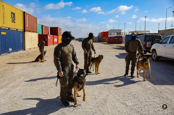 اللواء طارق بن زياد يضبط 93 كيلوجرامًا من مخدر الآيس في ميناء بنغازي