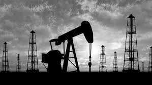 النفط يتجه لتسجيل أول مكاسب أسبوعية في ثلاثة أسابيع