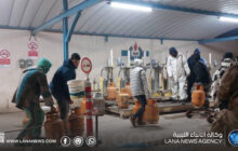 البريقة تواصل تعبئة غاز الطهي ليلا خلال شهر رمضان