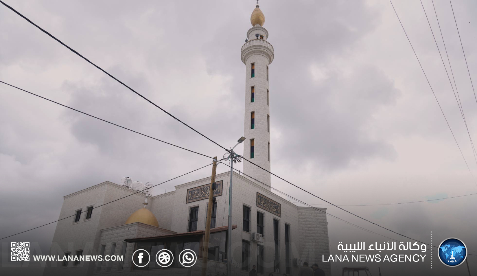 مستوطنون يحرقون مسجد أبو بكر الصديق في نابلس