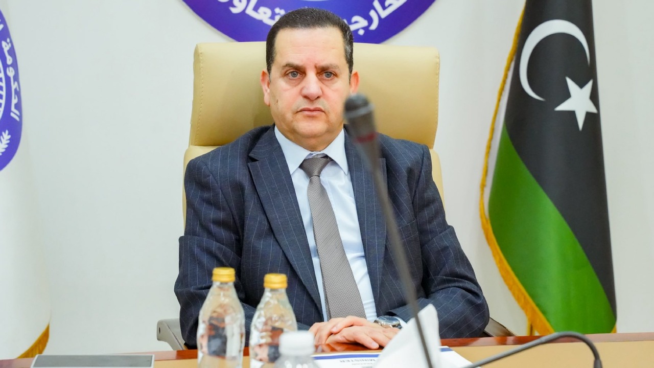 وزير الخارجية يوجّه لتعزيز الأداء والمهنية في الدبلوماسية
