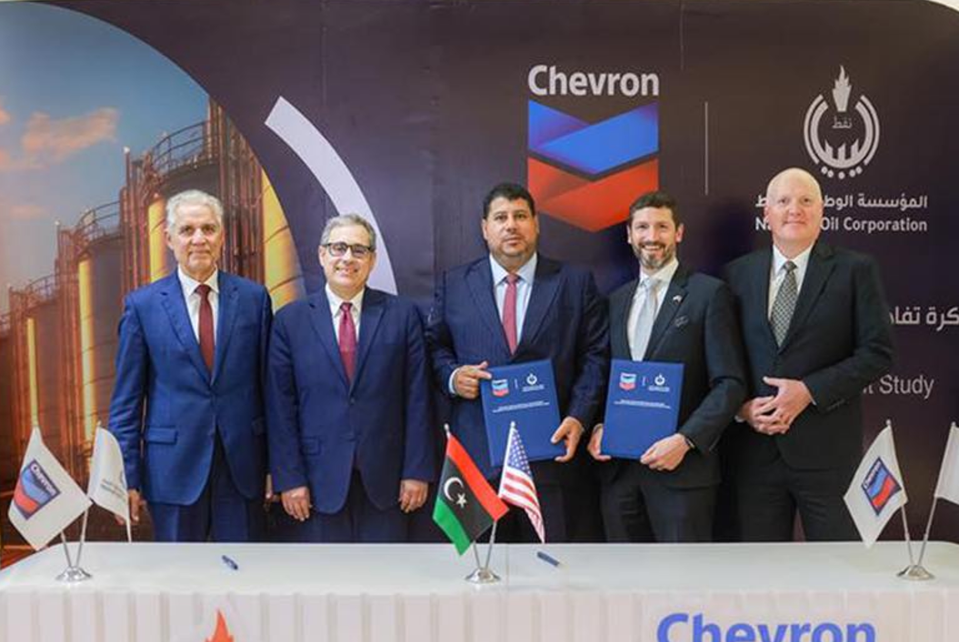 توقيع مذكرة تفاهم بين مؤسسة النفط وشيفرون لدراسة الموارد غير التقليدية