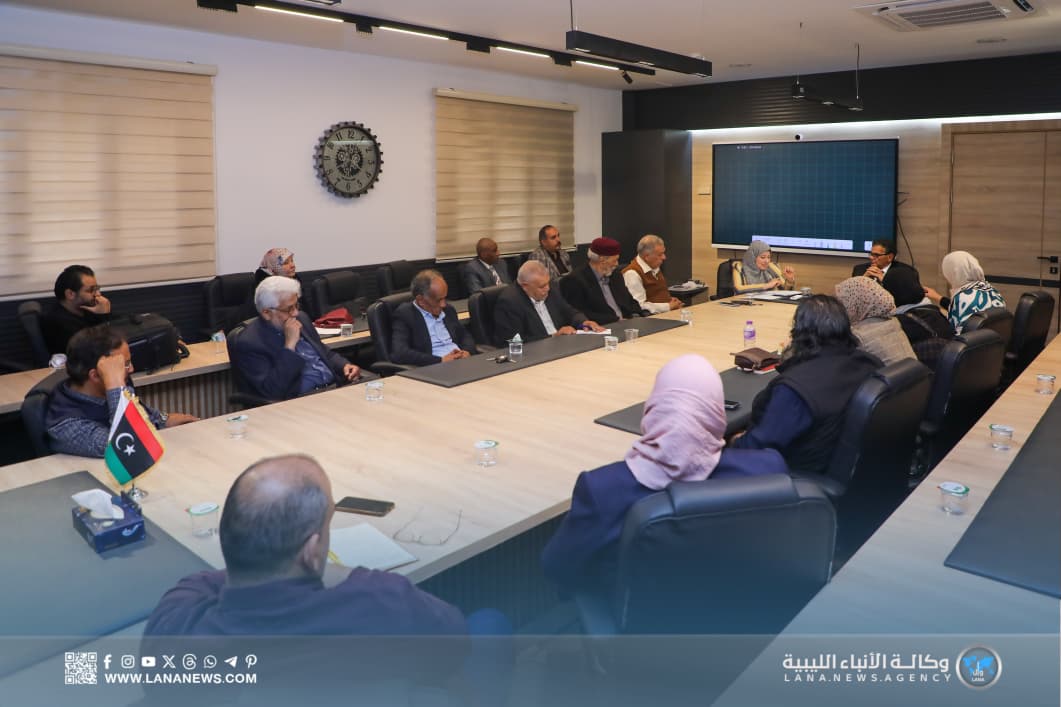 الأديب والكاتب الصحفي 