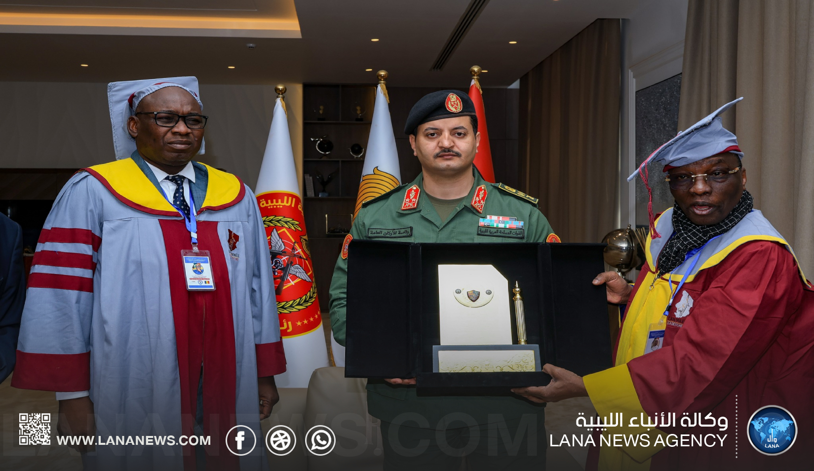 وفد دولي أفريقي يُكرّم رئيس الأركان الجيش بجائزة السلام