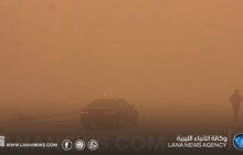 طبرق تحت تأثير رياح قوية وأتربة كثيفة