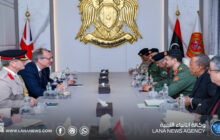 ليبيا وبريطانيا تبحثان تعزيز التنسيق العسكري ومكافحة الهجرة