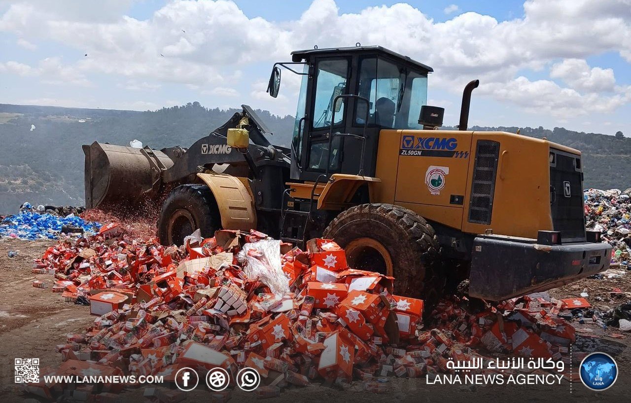 اتلاف كمية كبيرة من العصائر الفاسدة في مدينة البيضاء