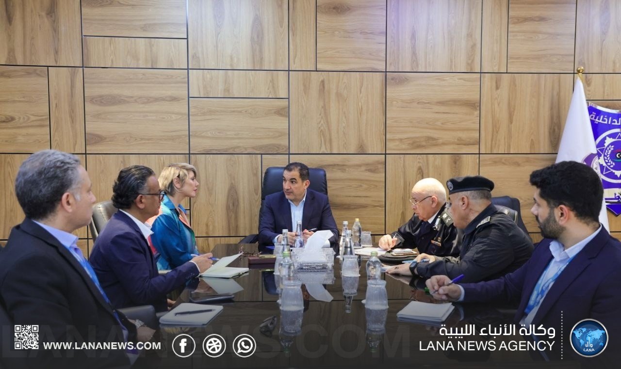 وزير الداخلية يبحث مع مفوضية اللاجئين دعم النازحين السودانيين في ليبيا