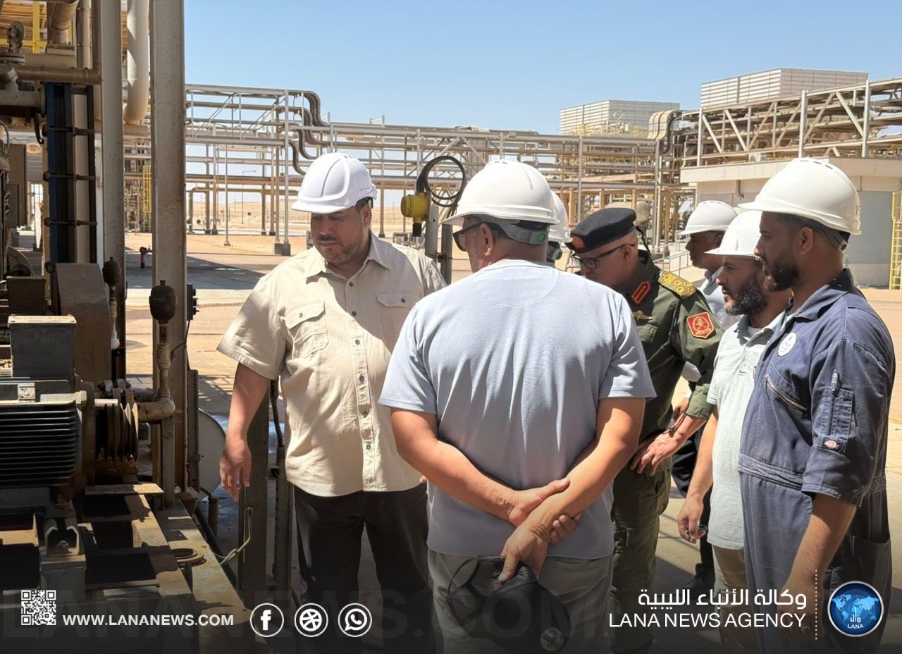 رئيس مؤسسة النفط يتفقد مشروع تطوير حقل الرشاد
