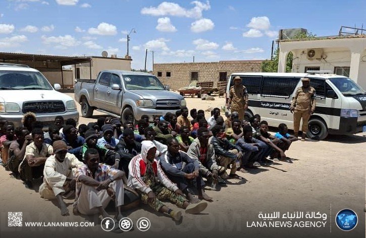 ضبط (52) مهاجراً في عمق المناطق الصحراوية الجنوبية