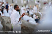 الحجاج يتوافدون إلى عرفات لأداء الركن الأعظم من الحج