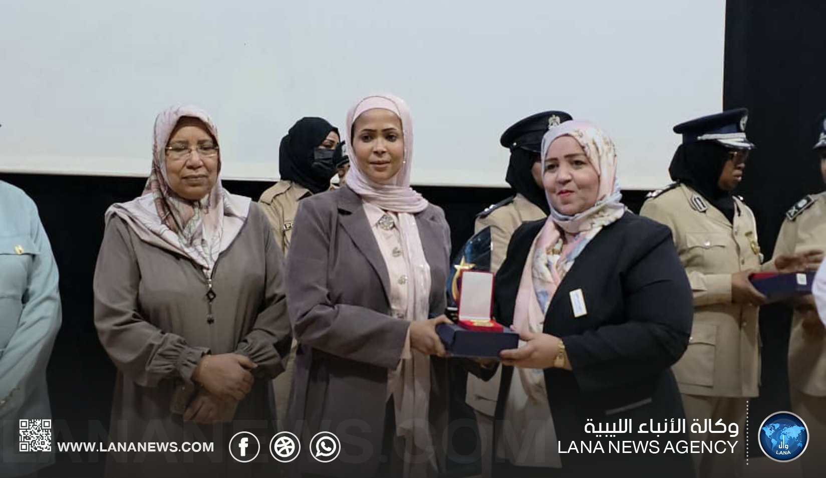 سبها تُكرّم الموظفين المتميزين في الوظيفة العامة