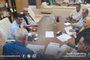 بلدية طبرق تبحث معالجة نقص المياه وتطوير الخدمات