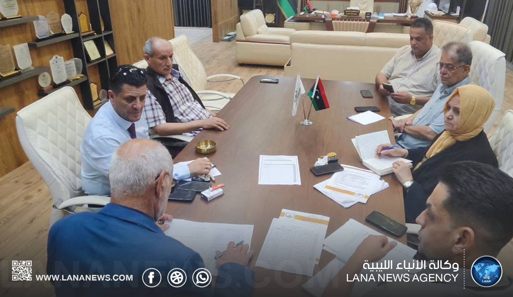 بلدية طبرق تبحث معالجة نقص المياه وتطوير الخدمات