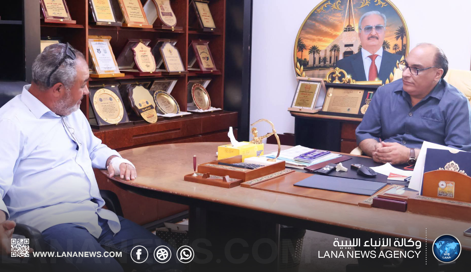 عميد بلدية سرت يبحث مختنقات مكتب خدمات المياه والصرف الصحي
