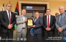 الحكومة الليبية تكرم نجلي رئيس الجالية اليونانية لجهودهما الإنسانية