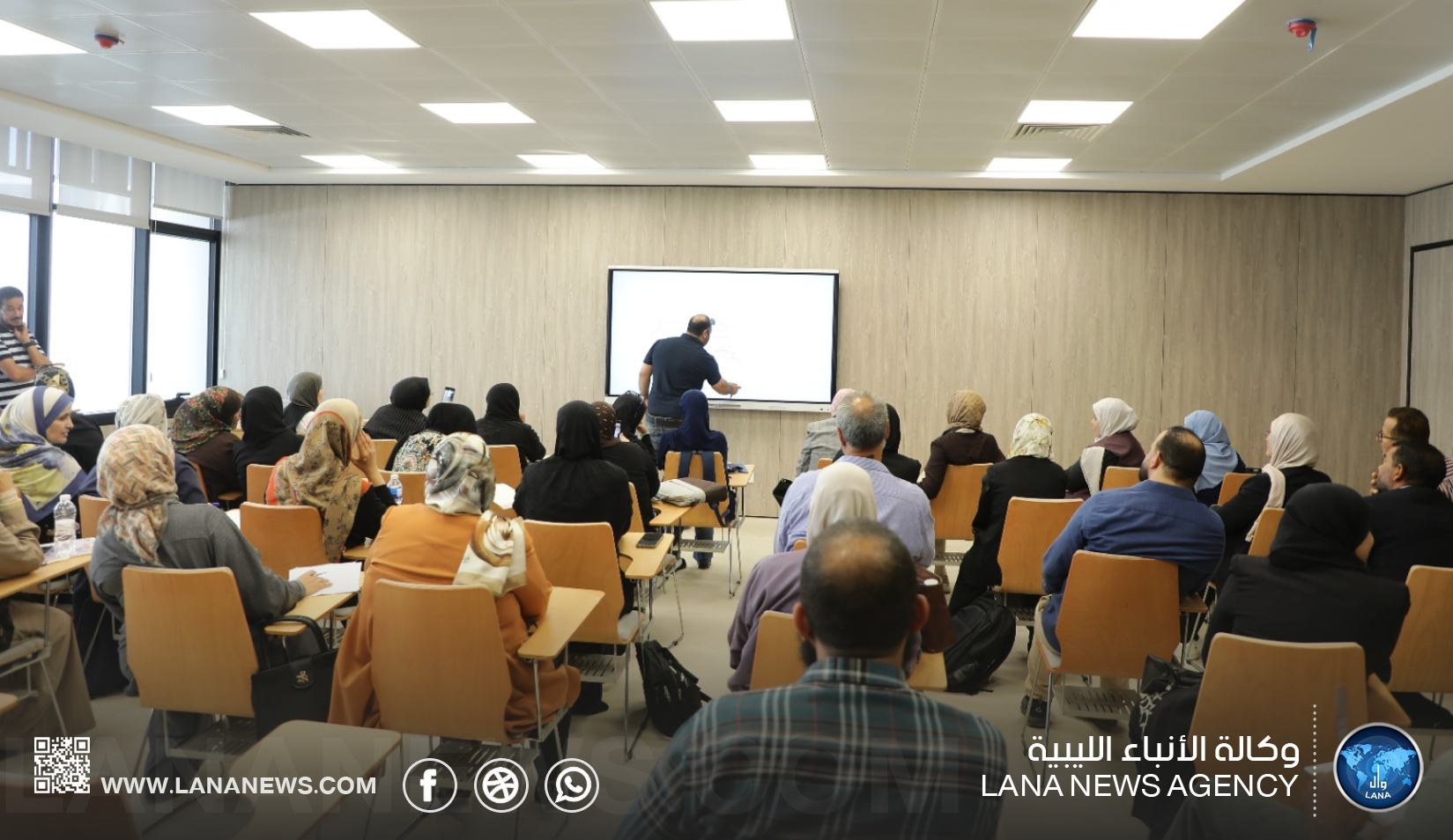 كلية الاقتصاد بجامعة بنغازي تستعرض استخدام التقنيات الذكية في التعليم