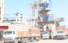 رسو سفينتين تجاريتين محملتين بالقمح والبضائع بميناء بنغازي