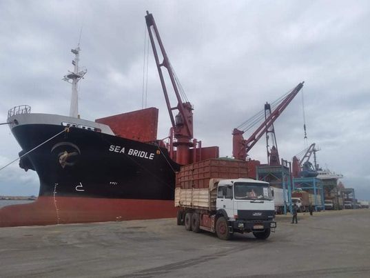 دخول سفن محملة ببضائع مختلفة لميناء بنغازي البحري