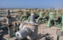 السفارة الأمريكية في ليبيا تعلق على قرار تجميد إيرادات النفط بمصرف ليبيا الخارجي