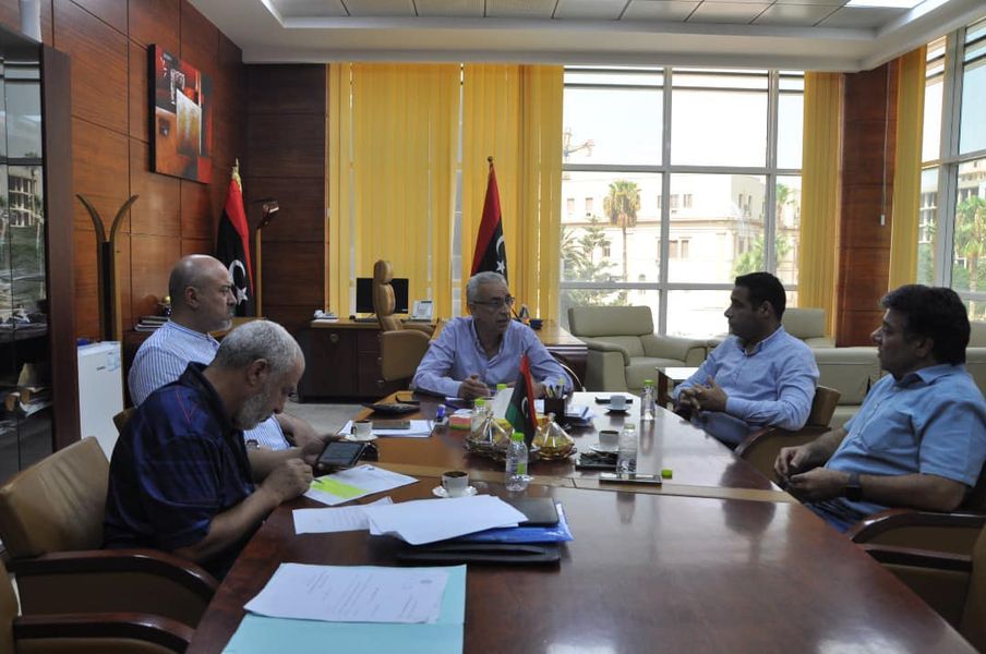 وزير الإسكان والتعمير يبحث تفعيل عدد من المشاريع التنموية ببلدية طرابلس المركز