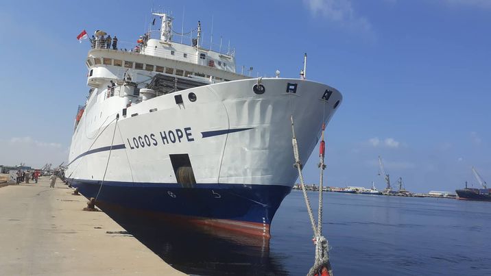 رسو السفينة لوجوس هوب Logos Hope بميناء بنغازي البحري