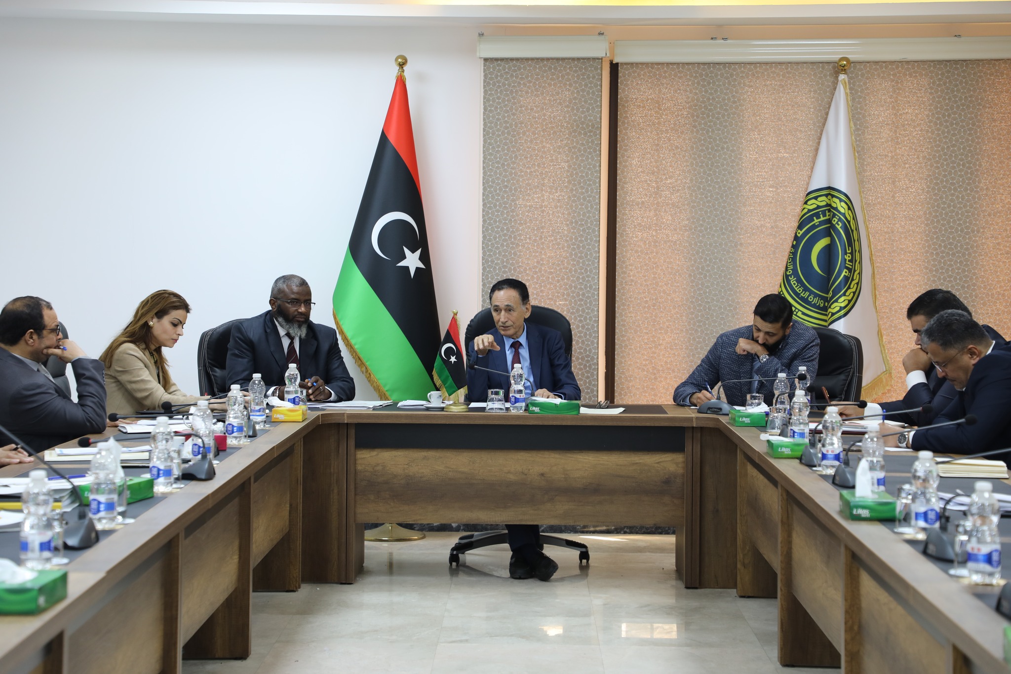 الحويج يُوجه بتشكيل لجنة فنية لإعداد آلية استبدال دعم المحروقات إلى الدعم النقدي